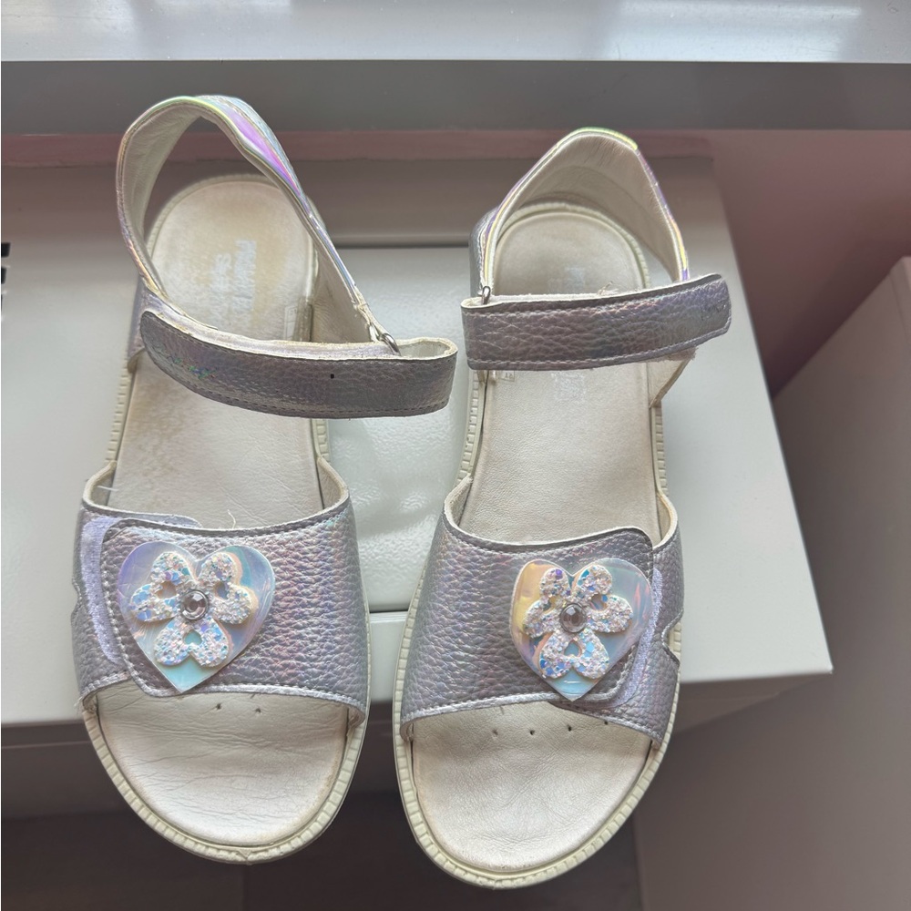 Primigi Iridescent Silver-White Kids Sandals with Heart Flower Accent